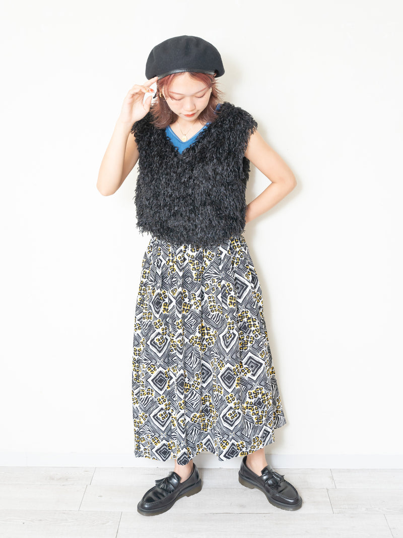 Abu Dhabi Gather Skirt -Flower blooming on concrete-