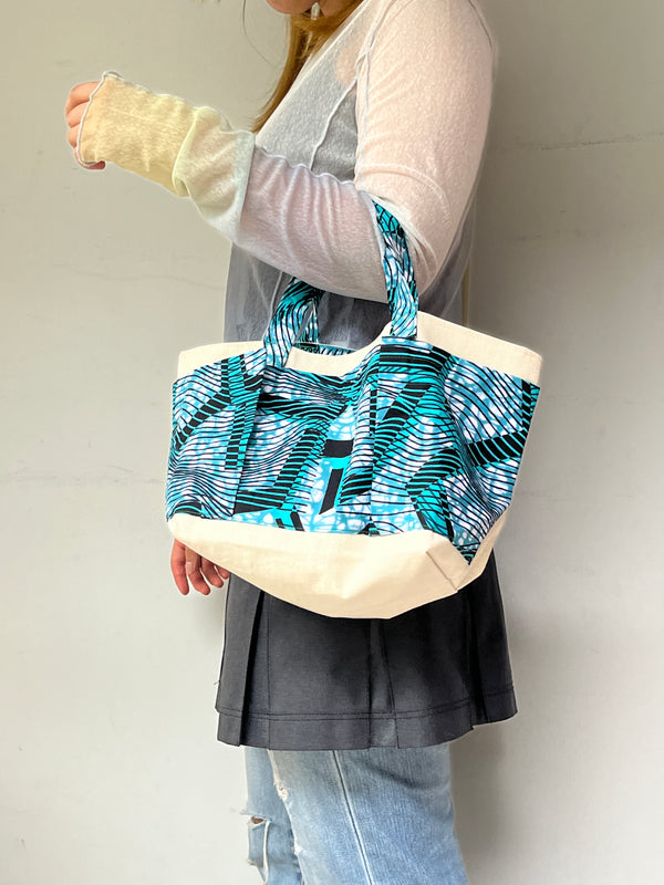 Lunch tote -early summer wind-